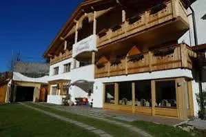 Otel Brunello Urtijëi